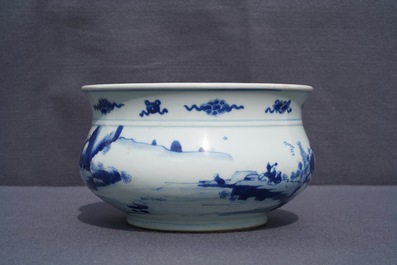 Un br&ucirc;le-parfum en porcelaine de Chine bleu et blanc &agrave; d&eacute;cor de figures dans un paysage, Kangxi